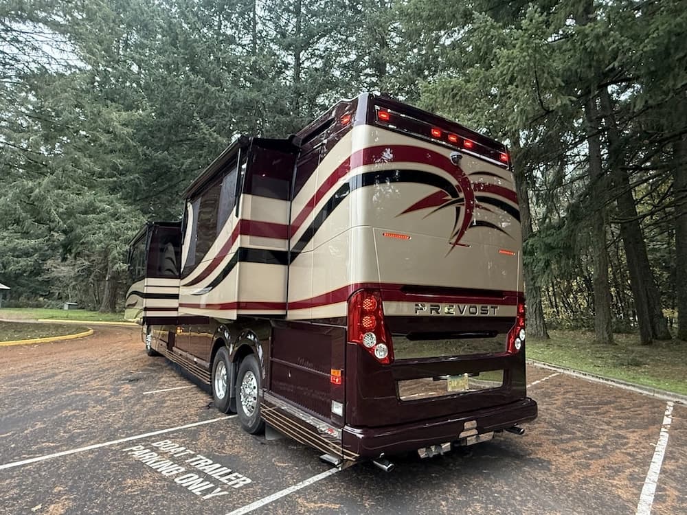 2007 Prevost Featherlite H3-45 Coach - Image 2