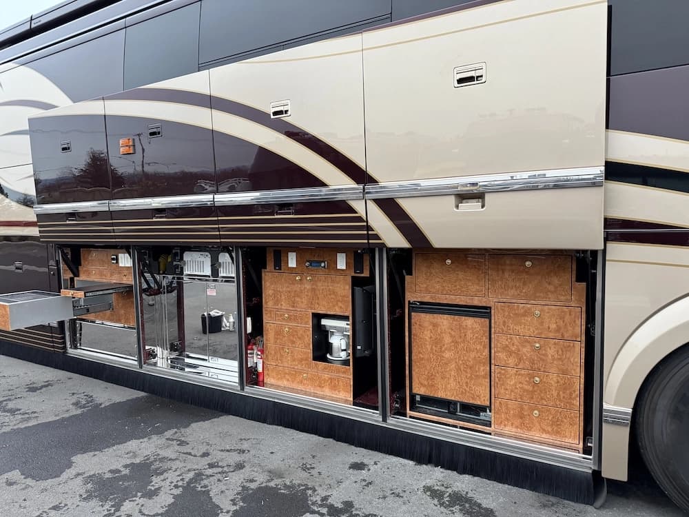 2007 Prevost Featherlite H3-45 Coach - Image 11