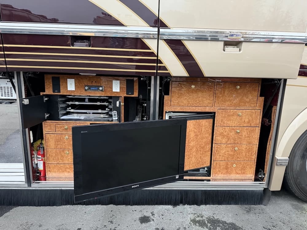 2007 Prevost Featherlite H3-45 Coach - Image 26