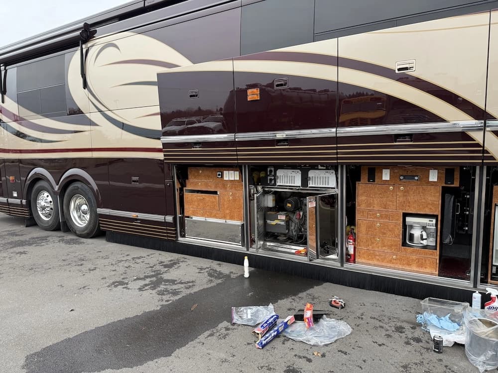 2007 Prevost Featherlite H3-45 Coach - Image 30