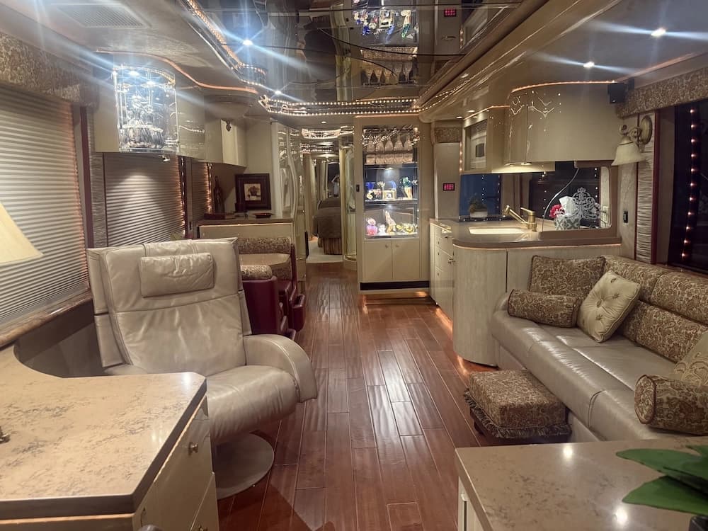 2007 Prevost Featherlite H3-45 Coach - Image 31