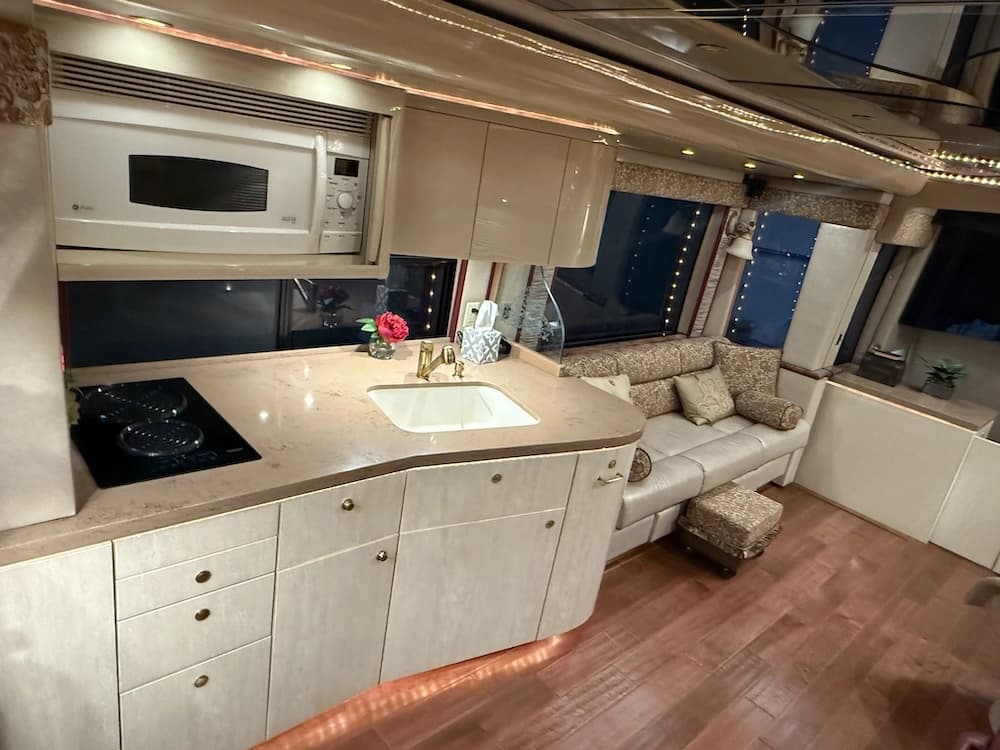 2007 Prevost Featherlite H3-45 Coach - Image 32