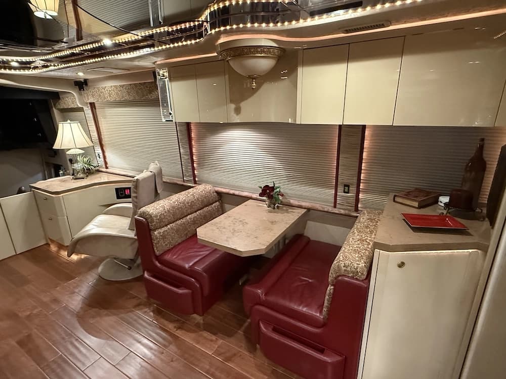 2007 Prevost Featherlite H3-45 Coach - Image 33