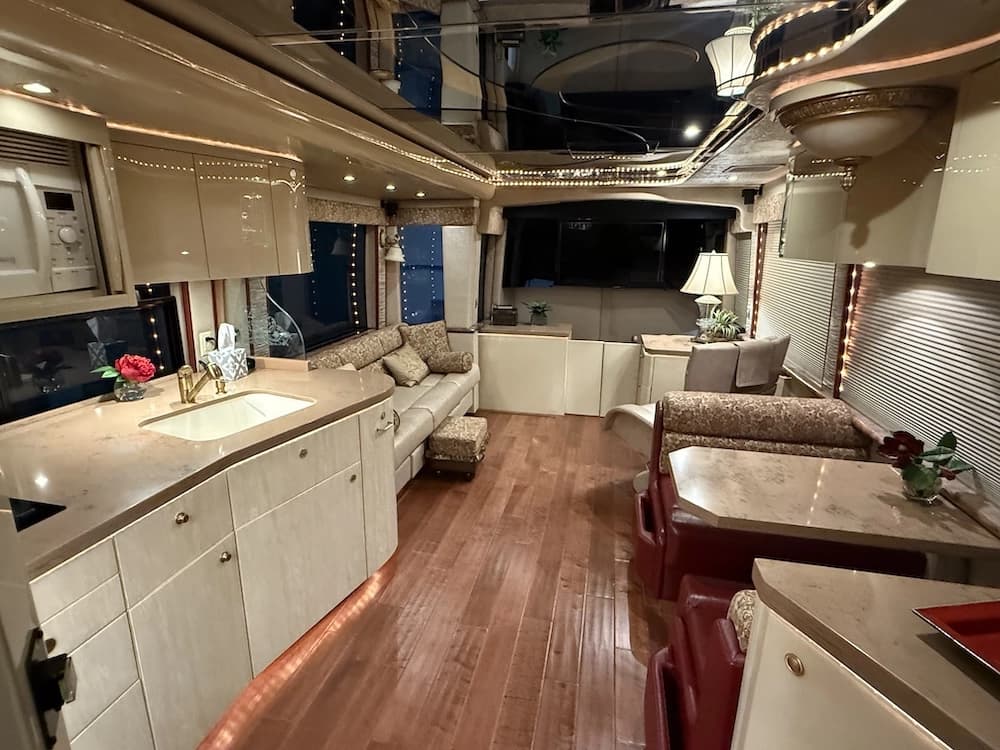 2007 Prevost Featherlite H3-45 Coach - Image 34
