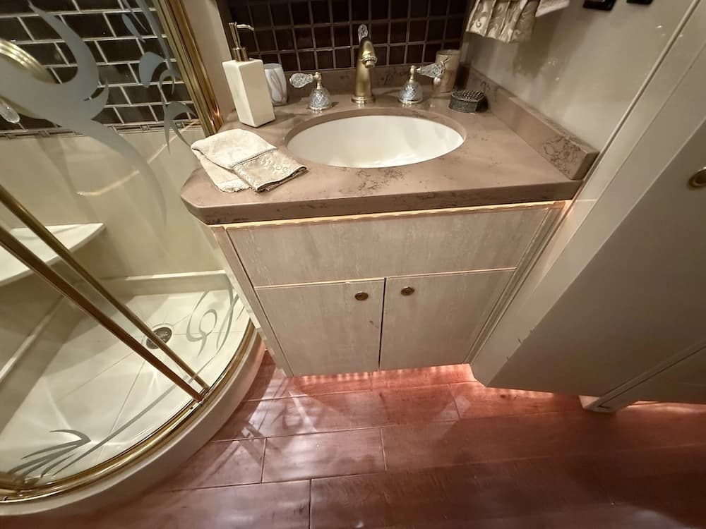 2007 Prevost Featherlite H3-45 Coach - Image 36