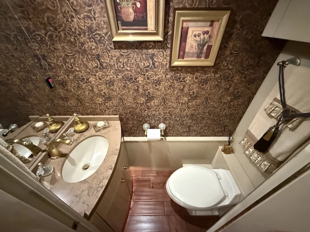 2007 Prevost Featherlite H3-45 Coach - Image 38