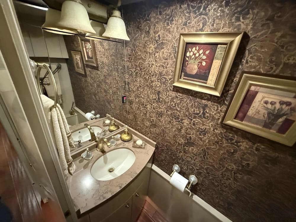 2007 Prevost Featherlite H3-45 Coach - Image 39