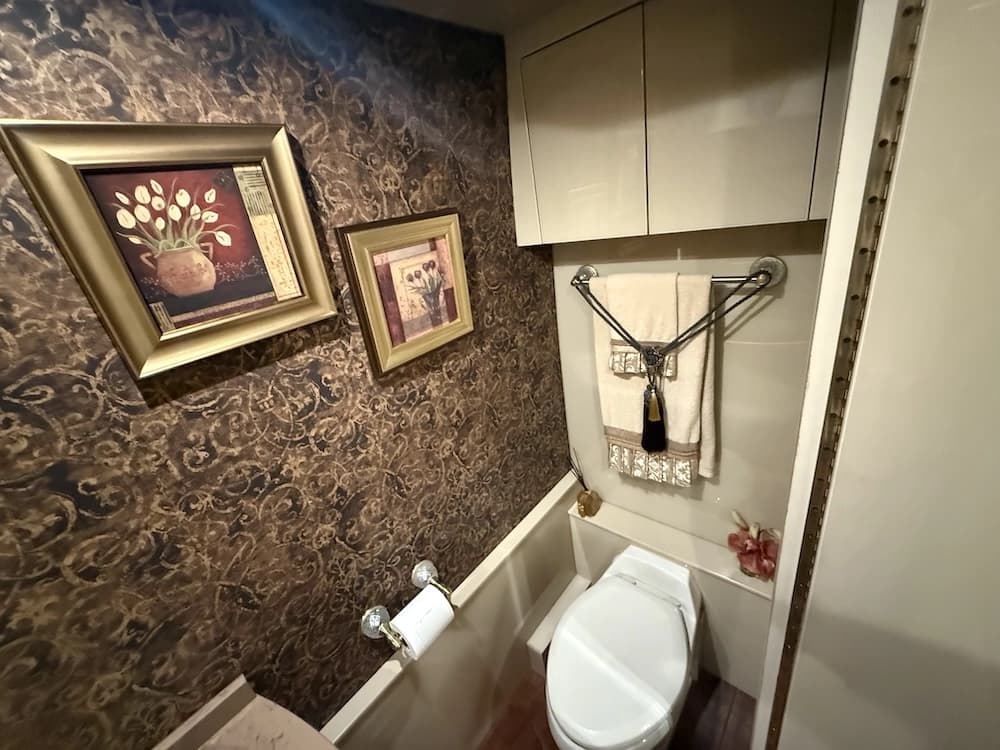 2007 Prevost Featherlite H3-45 Coach - Image 40