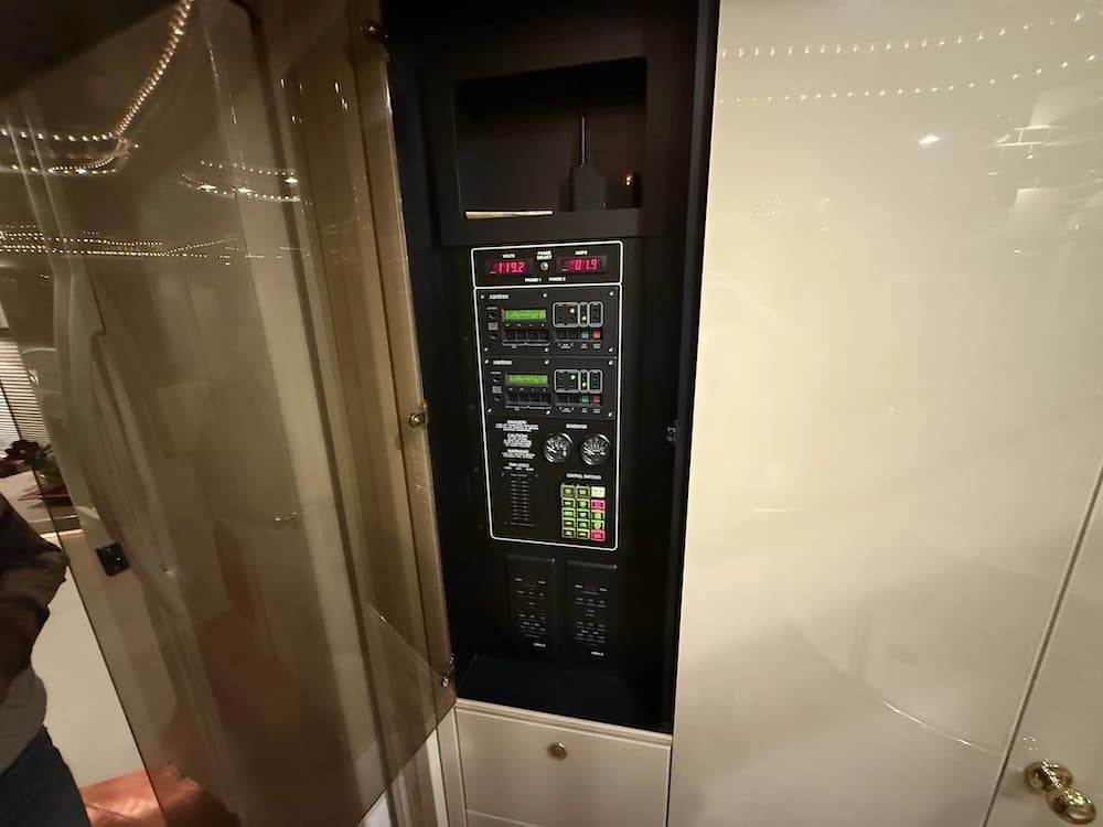 2007 Prevost Featherlite H3-45 Coach - Image 41