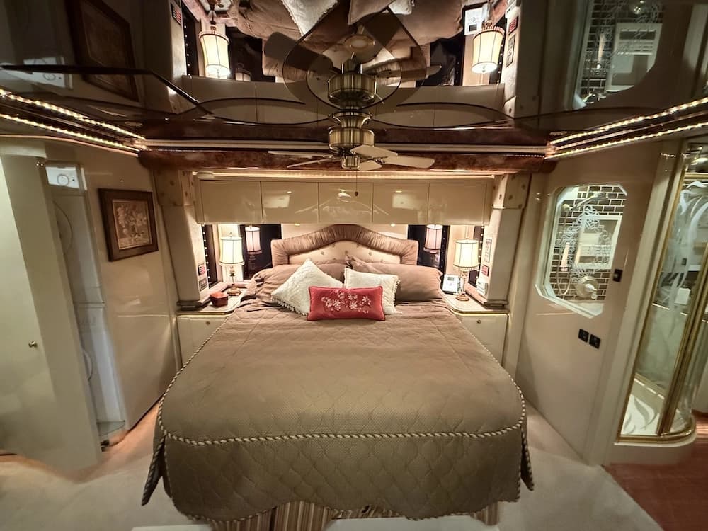 2007 Prevost Featherlite H3-45 Coach - Image 42