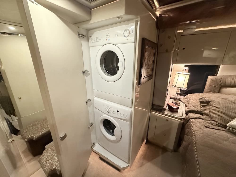 2007 Prevost Featherlite H3-45 Coach - Image 44