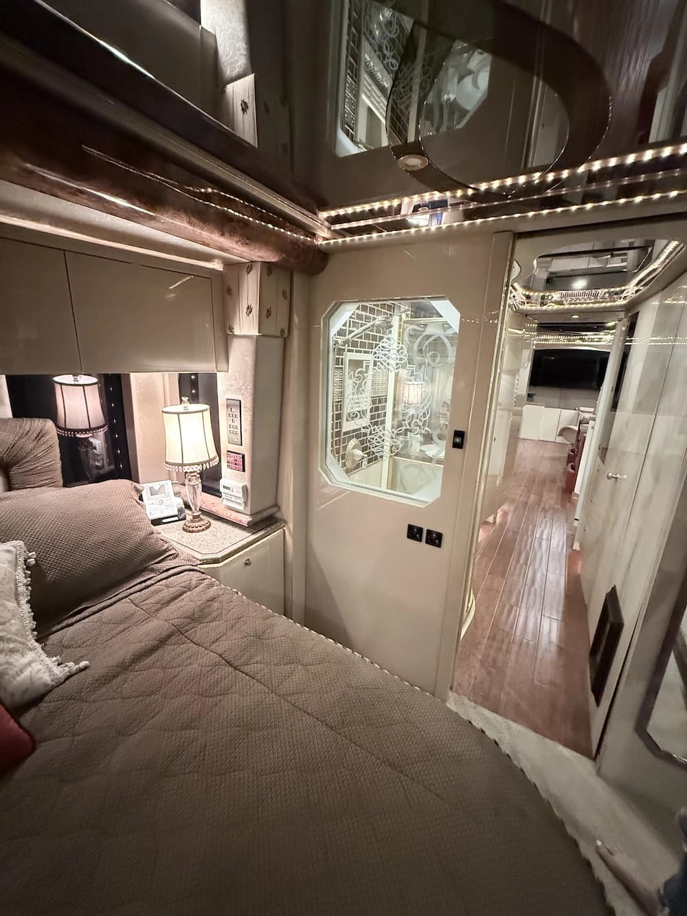 2007 Prevost Featherlite H3-45 Coach - Image 45