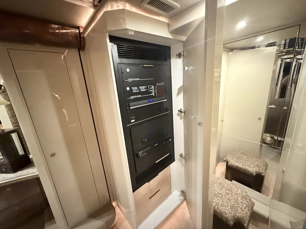 2007 Prevost Featherlite H3-45 Coach - Image 46
