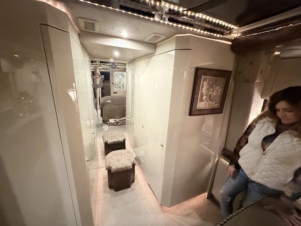 2007 Prevost Featherlite H3-45 Coach - Image 47