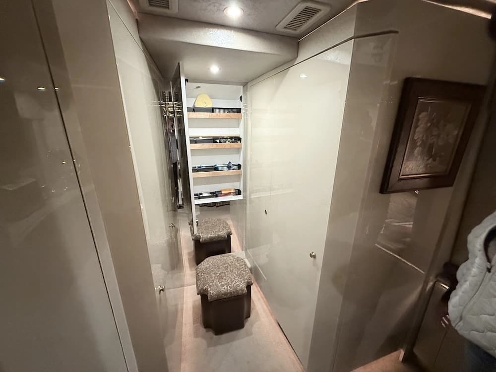 2007 Prevost Featherlite H3-45 Coach - Image 48