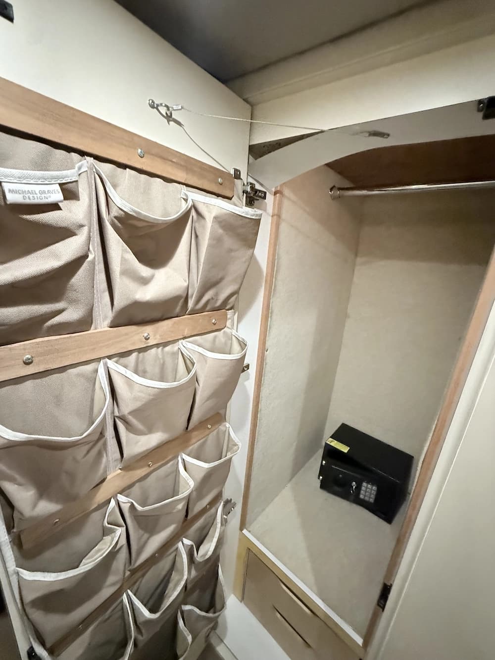 2007 Prevost Featherlite H3-45 Coach - Image 49