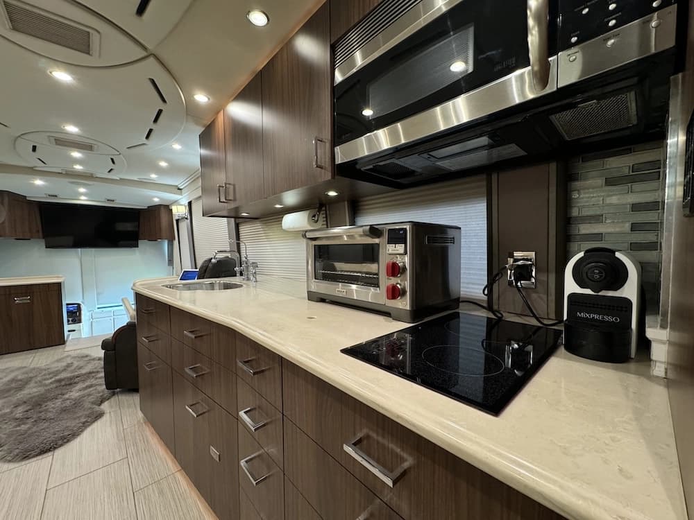 2009 Prevost Featherlite Amadas H3-45 Coach - Image 12