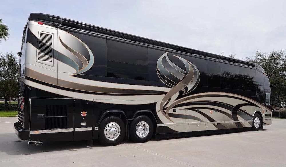 2009 Prevost Featherlite Amadas H3-45 Coach - Image 3