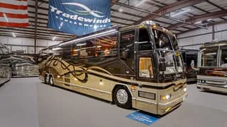 2000 Prevost Featherlite H3-45 bus