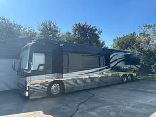 2002 Prevost Parliament XLII bus