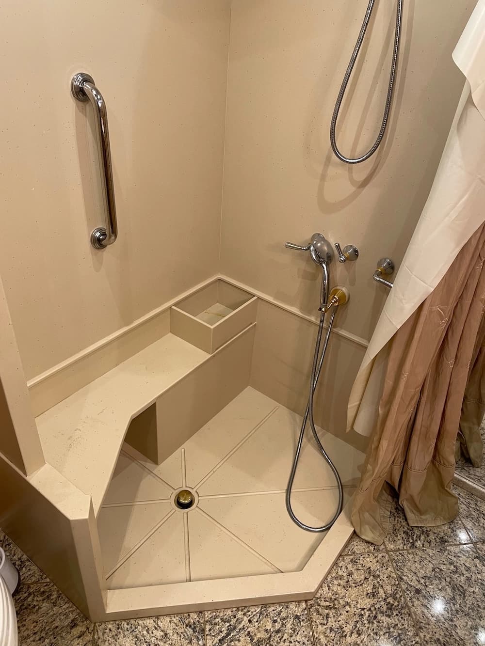 2006 Prevost Featherlite H3-45 Coach - Image 12