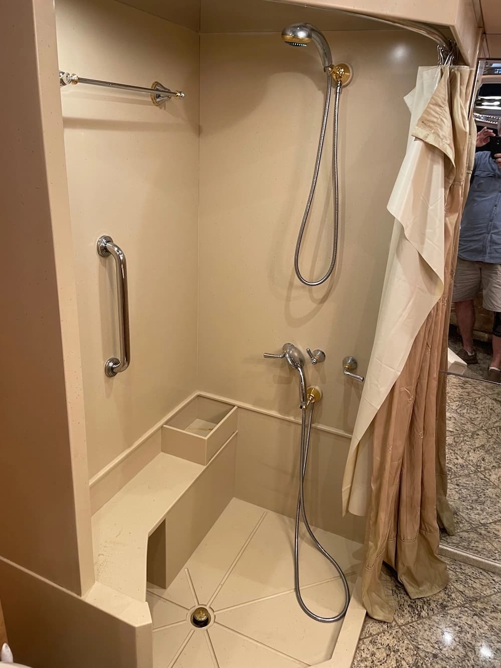 2006 Prevost Featherlite H3-45 Coach - Image 13