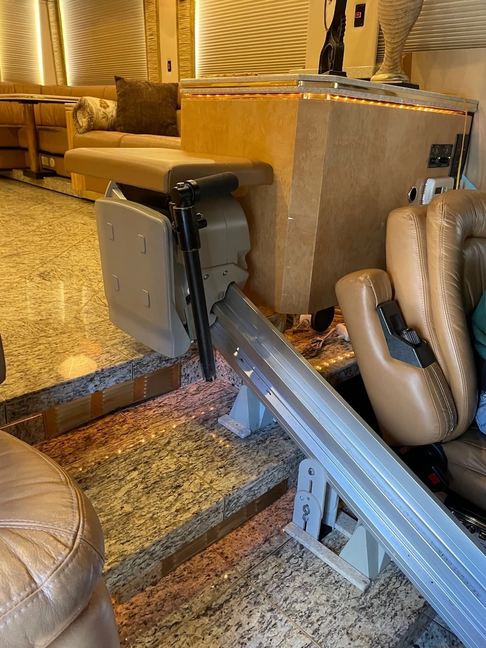 2006 Prevost Featherlite H3-45 Coach - Image 3