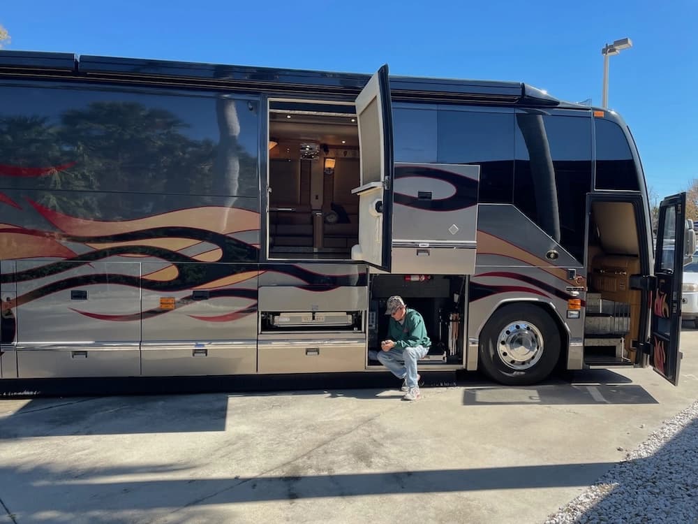 2006 Prevost Featherlite H3-45 Coach - Image 4