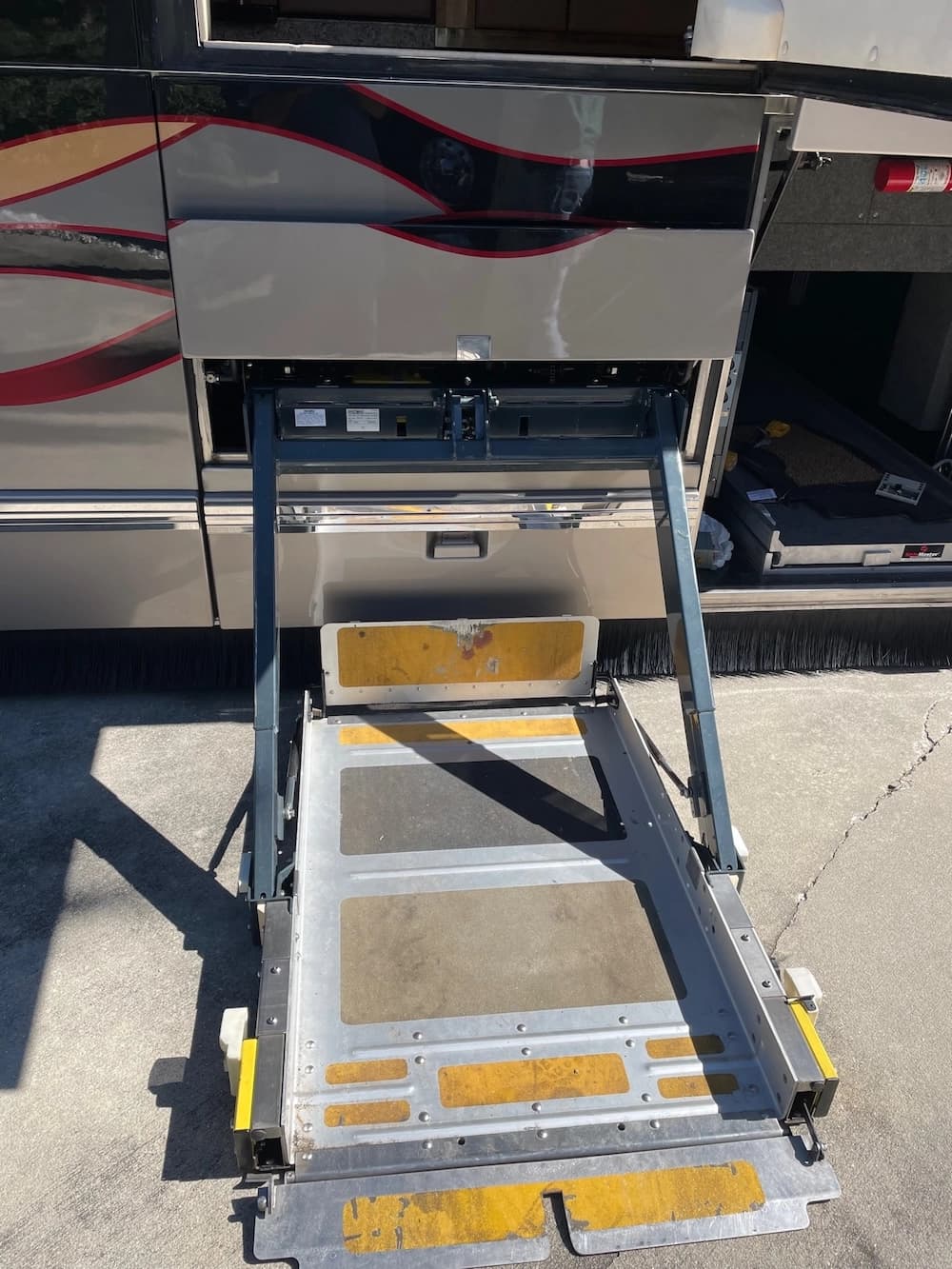 2006 Prevost Featherlite H3-45 Coach - Image 6