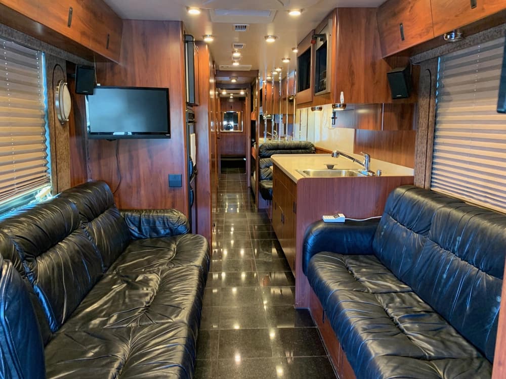 2001 Prevost XLII Coach - Image 11