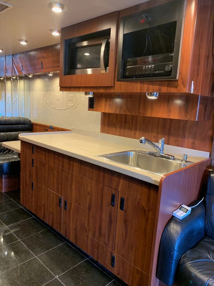 2001 Prevost XLII Coach - Image 13