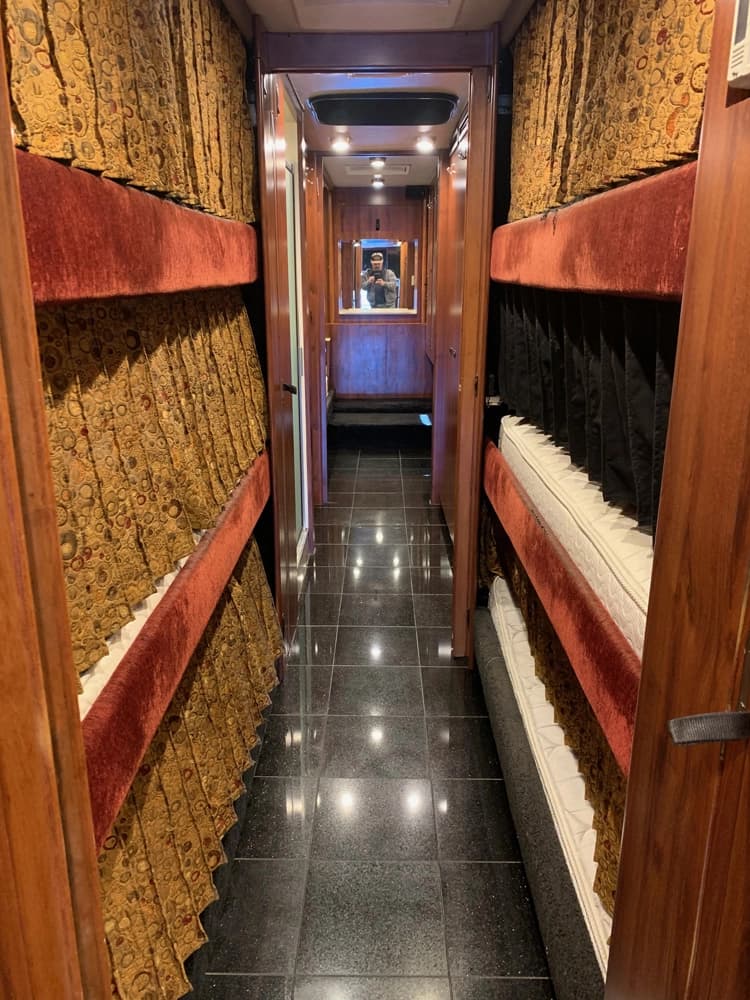 2001 Prevost XLII Coach - Image 17