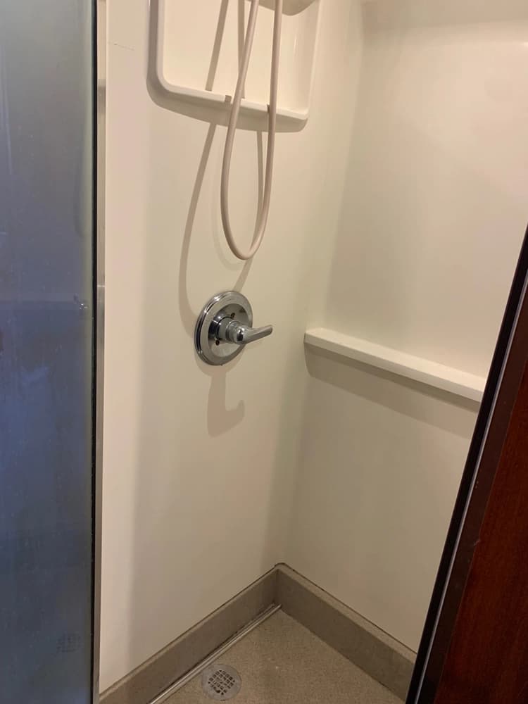 2001 Prevost XLII Coach - Image 19