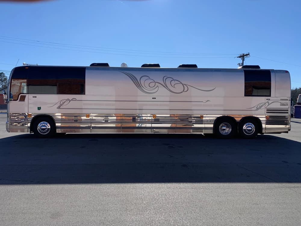 2001 Prevost XLII Coach - Image 6