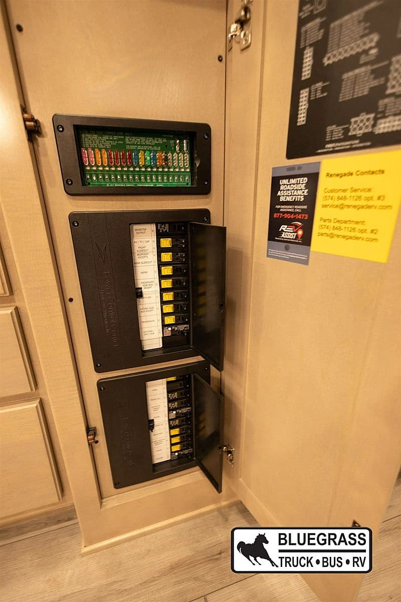 2024 Renegade Verona 36VSB Motorhome - Image 16