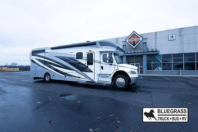 2024 Renegade Verona 36VSB Motorhome - Image 3