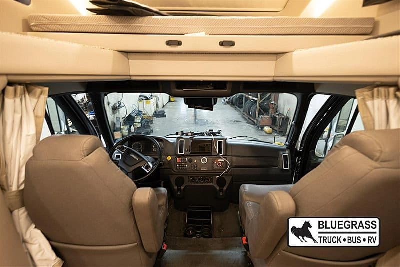 2024 Renegade Verona 36VSB Motorhome - Image 23