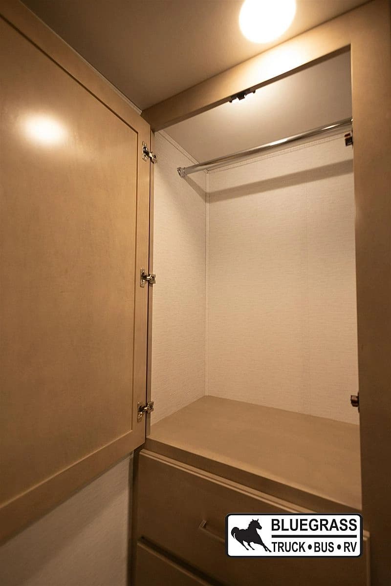 2024 Renegade Verona 36VSB Motorhome - Image 26