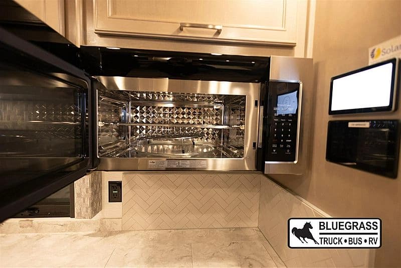 2024 Renegade Verona 36VSB Motorhome - Image 27