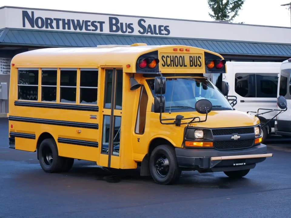 2014 Chevrolet Thomas bus