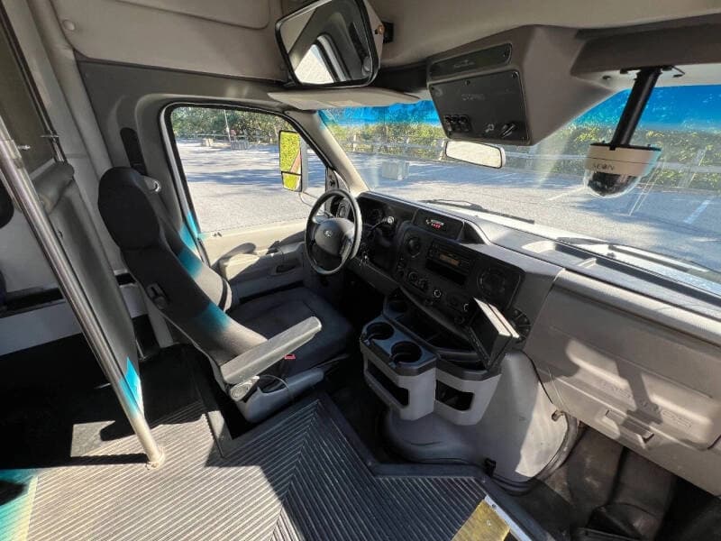 2019 Ford E450 SD Star Trans ADA Shuttle Bus - Image 11
