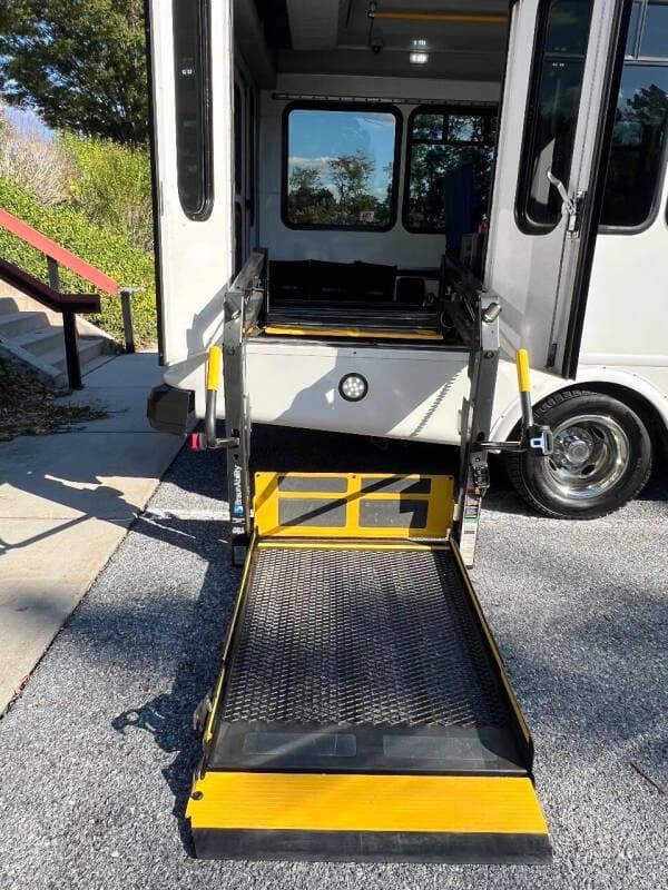 2019 Ford E450 SD Star Trans ADA Shuttle Bus - Image 17