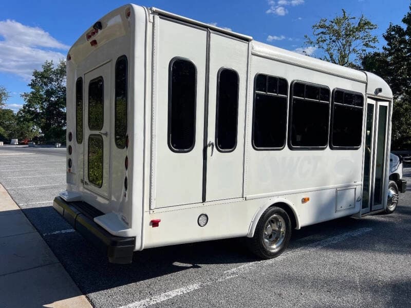2019 Ford E450 SD Star Trans ADA Shuttle Bus - Image 5