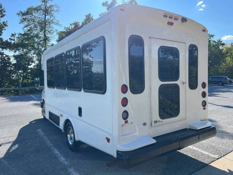 2019 Ford E450 SD Star Trans ADA Shuttle Bus - Image 7