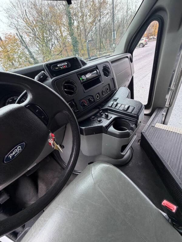 2012 Ford E350 SD ADA Shuttle Bus - Image 23