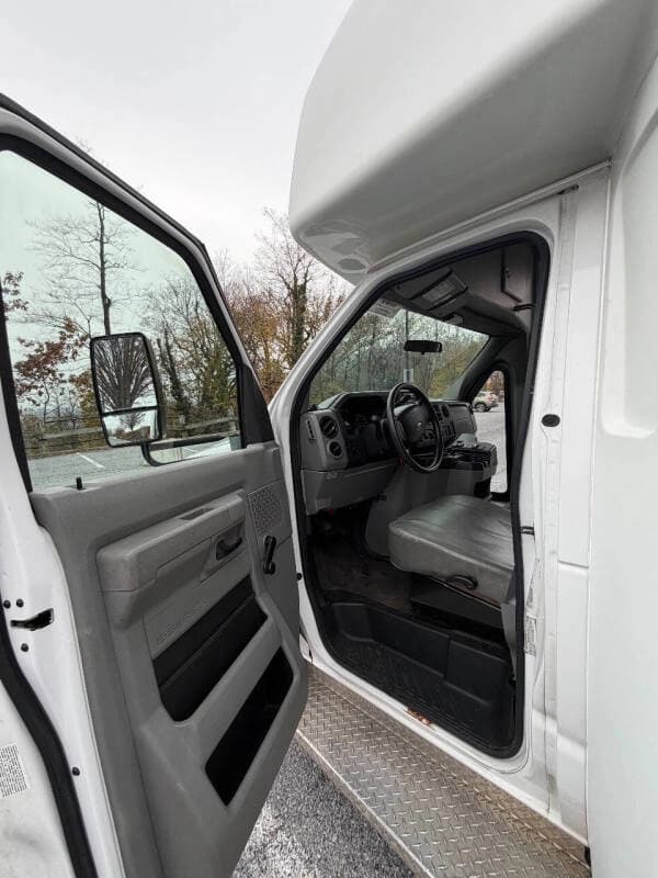 2012 Ford E350 SD ADA Shuttle Bus - Image 25