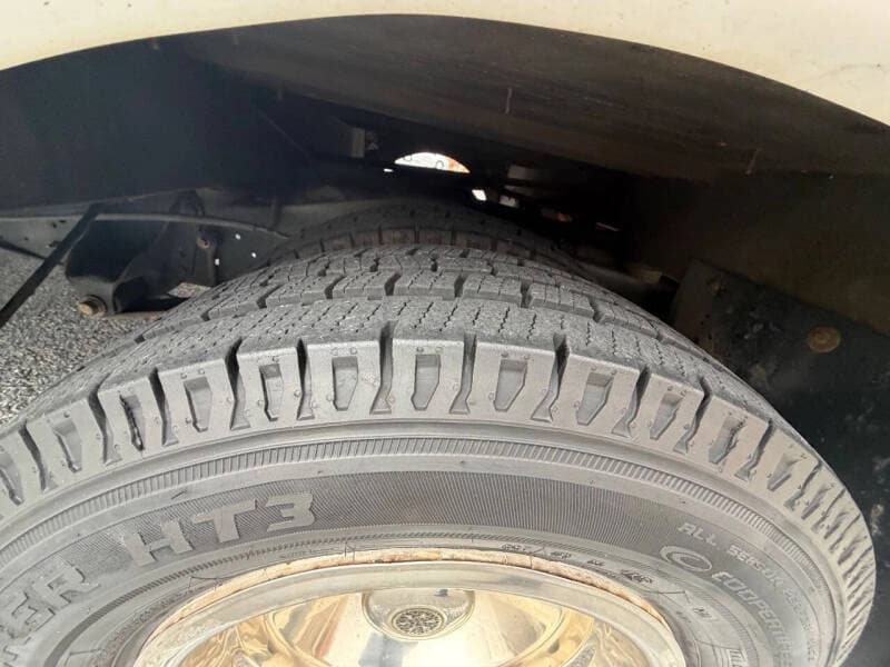 2012 Ford E350 SD ADA Shuttle Bus - Image 27