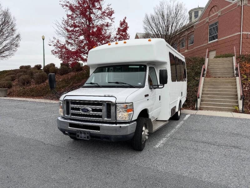 2012 Ford E350 SD ADA Shuttle Bus - Image 6