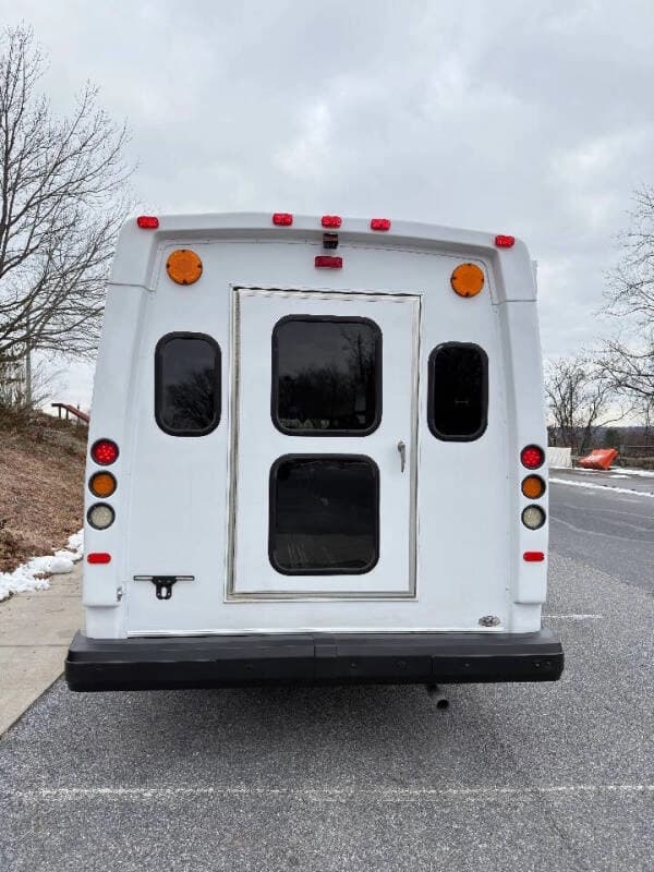 2014 Ford E-Series - Image 5