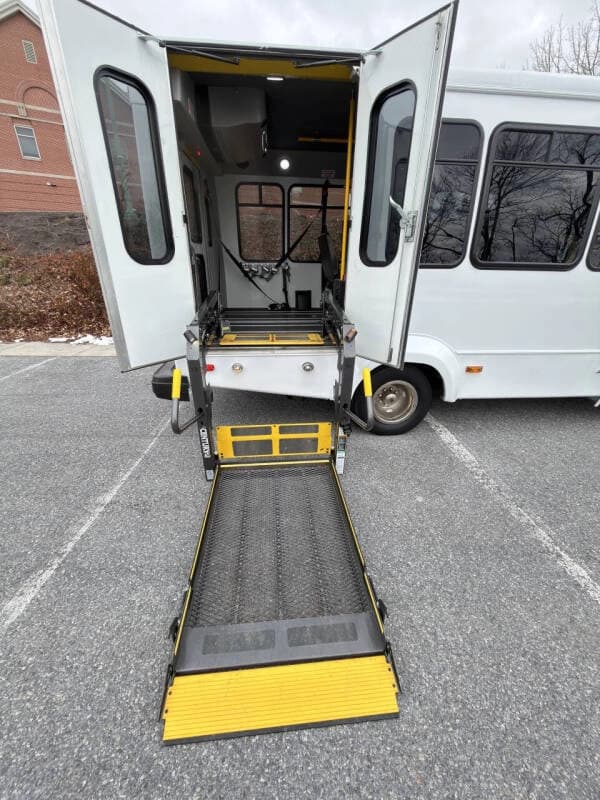 2014 Ford E-Series - Image 8